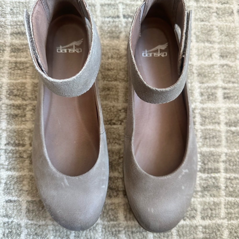 Dansko flats with ankle strap size 38, warm gray